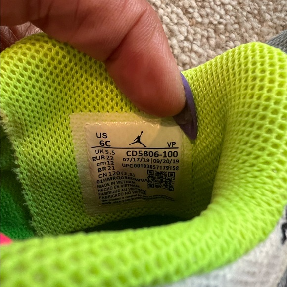 NIKE, size 6C - Picture 3 of 3